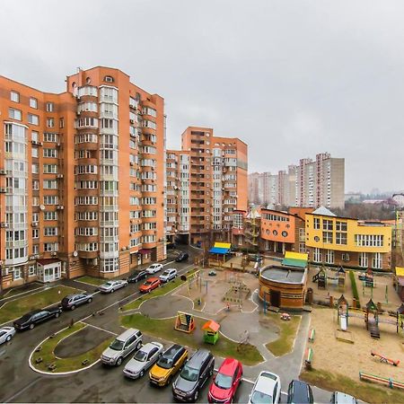Комфортная Двухкомнатная Квартира Возле Метро Академгородок キエフ エクステリア 写真