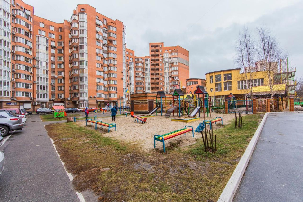Комфортная Двухкомнатная Квартира Возле Метро Академгородок キエフ エクステリア 写真