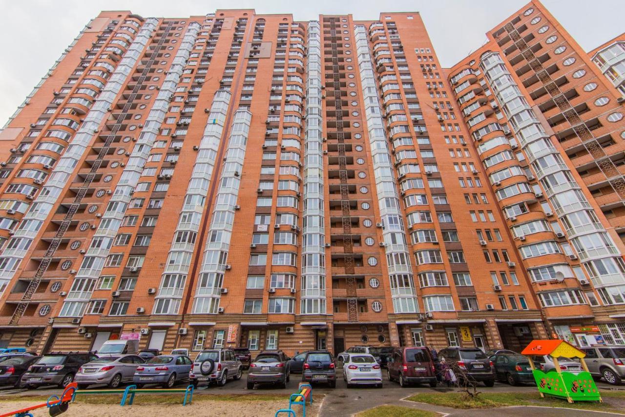 Комфортная Двухкомнатная Квартира Возле Метро Академгородок キエフ エクステリア 写真