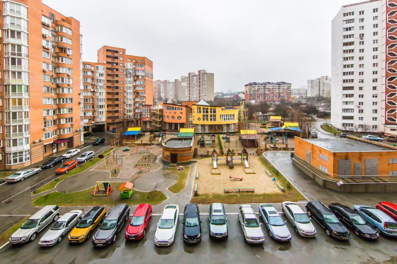 Комфортная Двухкомнатная Квартира Возле Метро Академгородок キエフ エクステリア 写真